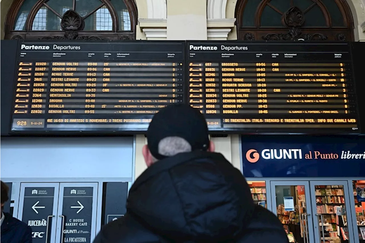 Molti disagi per lo sciopero dei treni dopo l'aggressione al capotreno