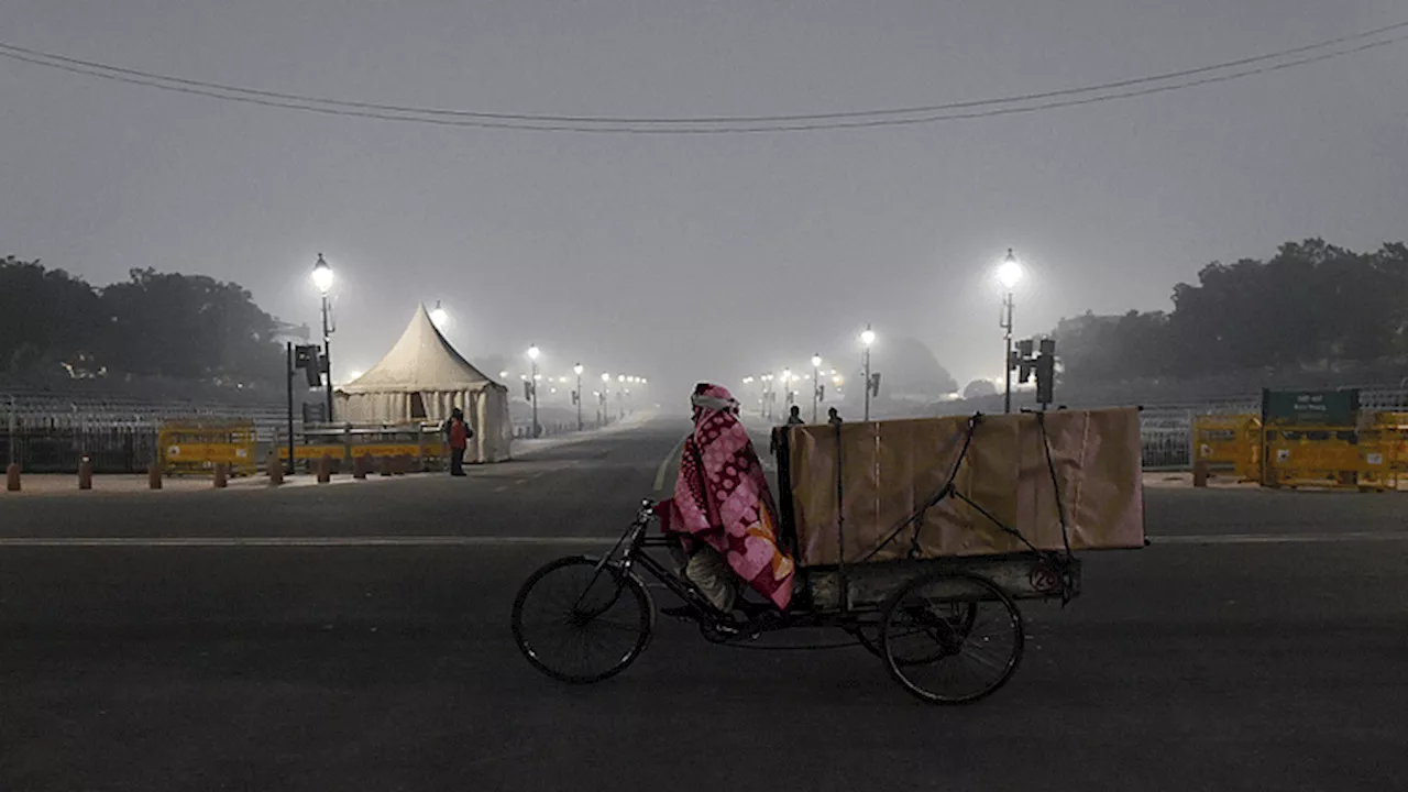 Delhi Weather Update : दिल्ली में दिखने लगा ठंड का असर, कोहरा और धुंध आई नजर, 15 नवंबर के बाद गिरेगा तापमान