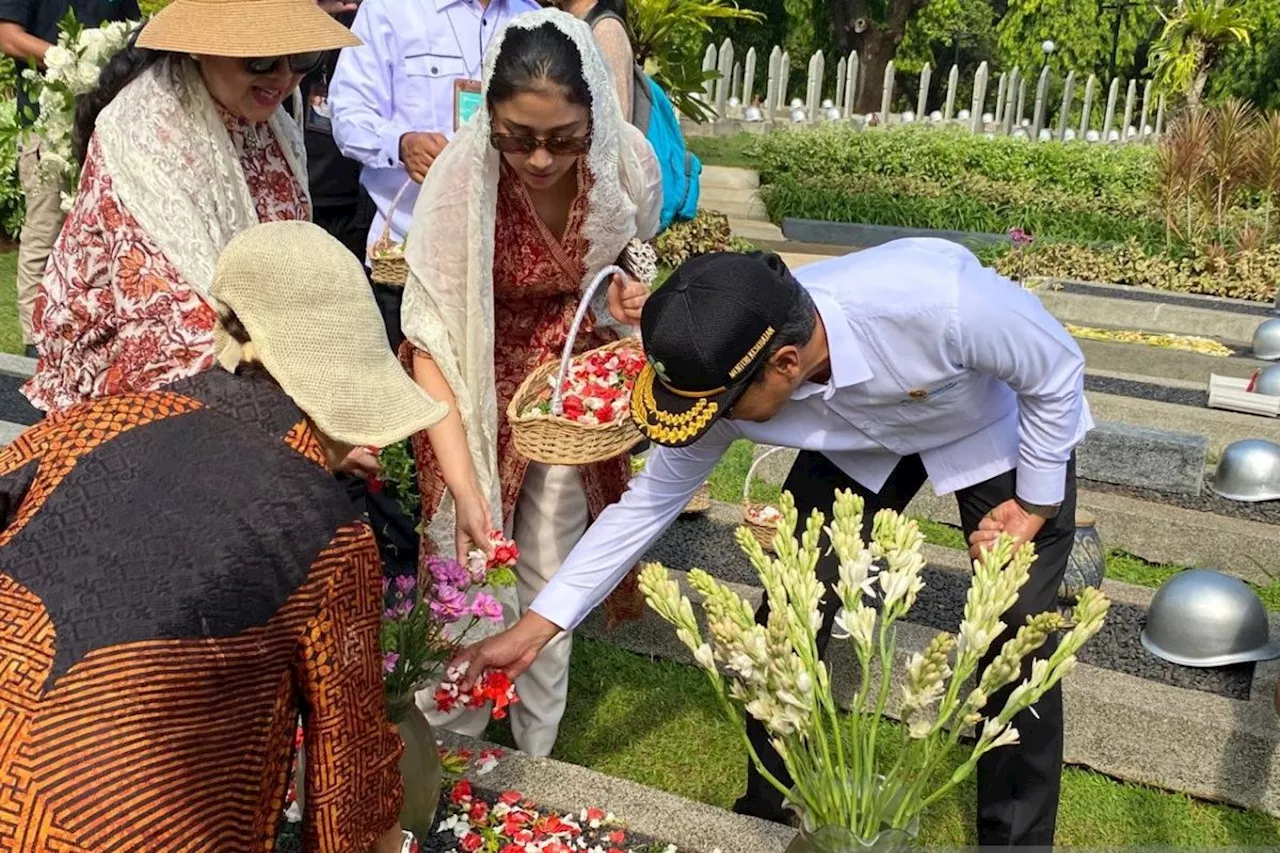 Hari Kesehatan Nasional, Menkes tabur bunga untuk pahlawan kesehatan