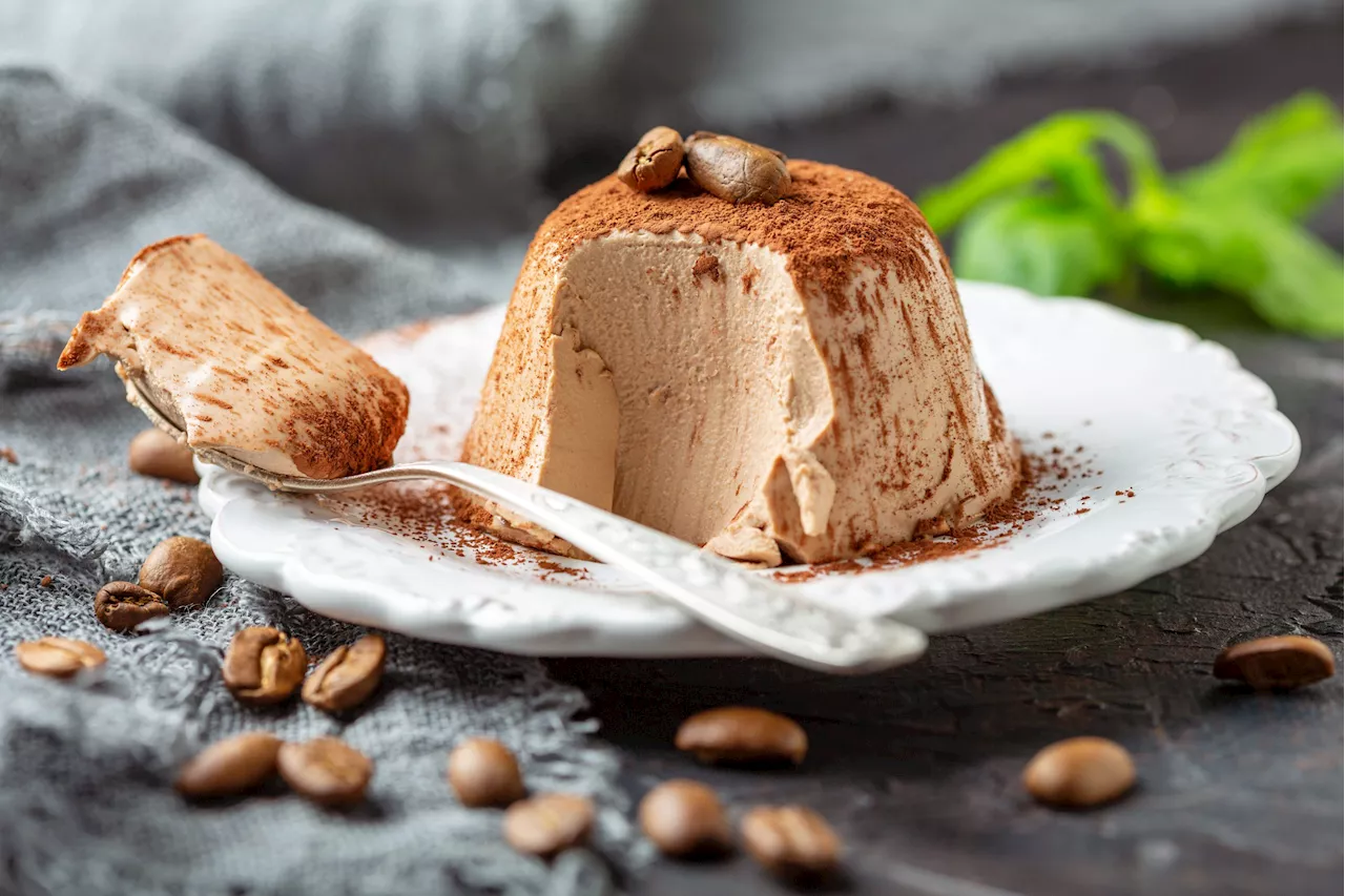 Cette recette de panna cotta au café sublimée par Laurent Mariotte nous donne instantanément l'eau à la bouche