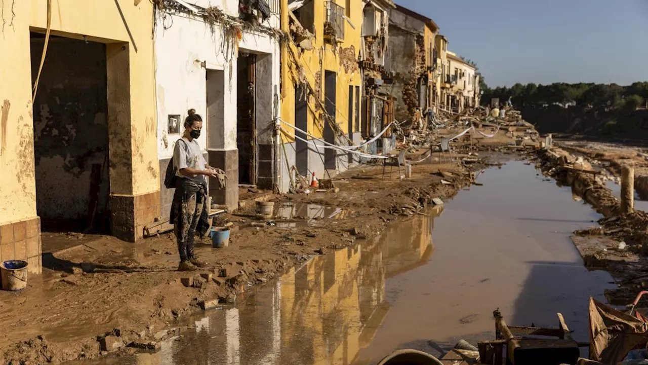 Valencia: le ricerche dei dispersi con una nave in mare. I dispersi sono 89