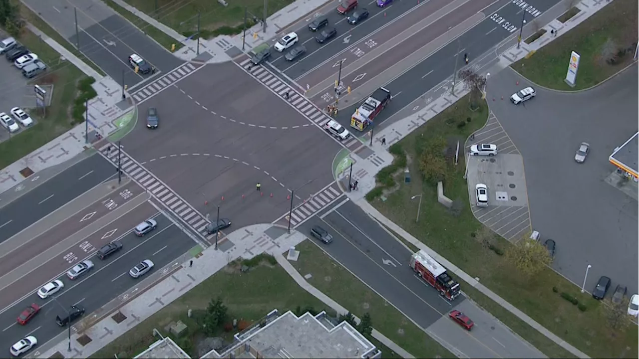 Police searching for school bus driver after pedestrian struck in Richmond Hill