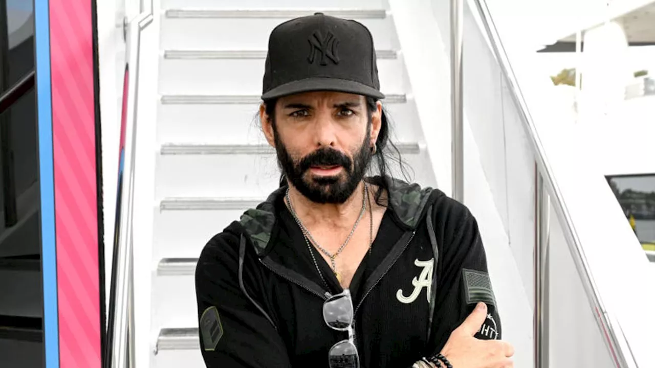 90s teen heartthrob looks unrecognizable after leaving acting for art