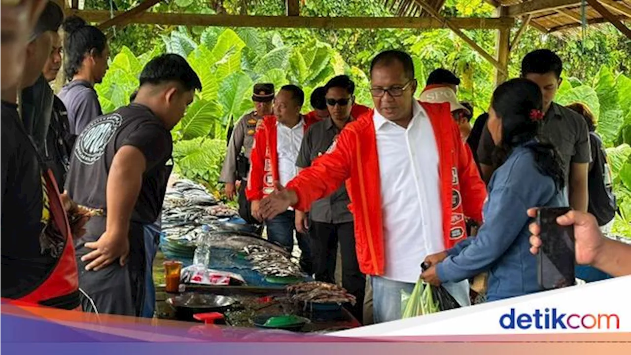 Kampanye di Pasar Tampinna Lutim, Danny Diadang Warga Tanyakan Visi Misi