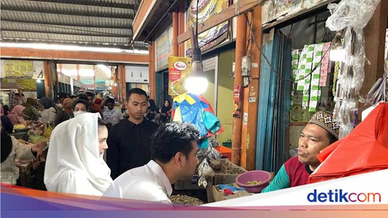 Khofifah-Emil Didoakan Pedagang Pasar Babat Pimpin Jatim 2 Periode