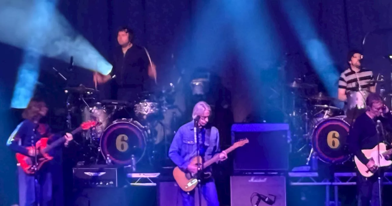 Paul Weller tells Liverpool crowd 'I will give up' before show turning point