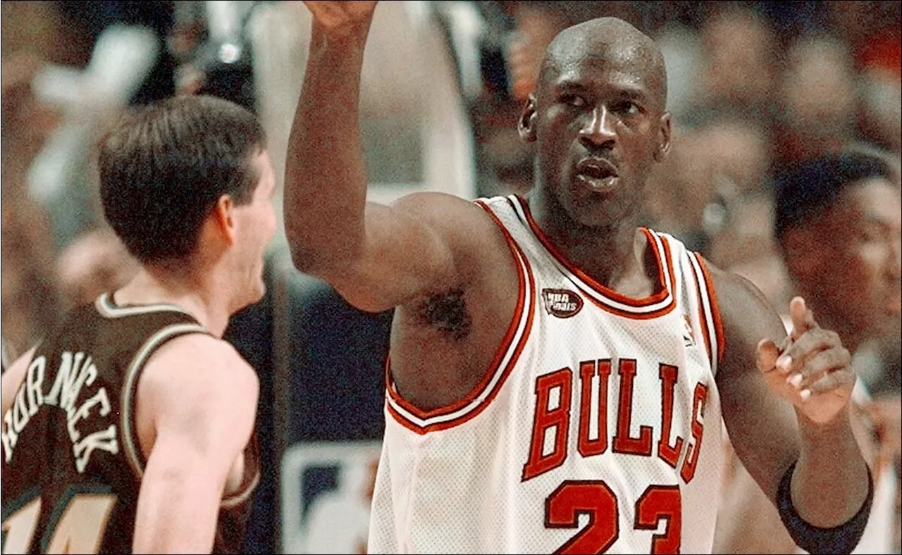 Camiseta utilizada por Michael Jordan es vendida en cifra histórica