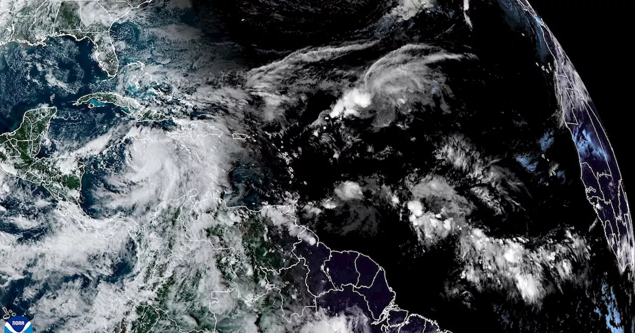 Tormenta Rafael: intensifica su actividad antes de llegar a Islas Caimán y Cuba