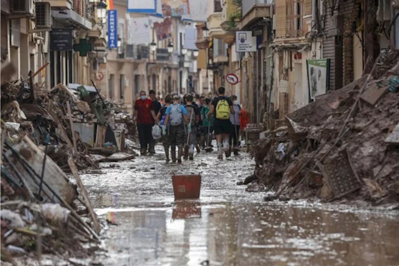 Machteloos moest hij toekijken hoe zijn buren meegesleurd werden tijdens overstromingen in Valencia: “We hoord