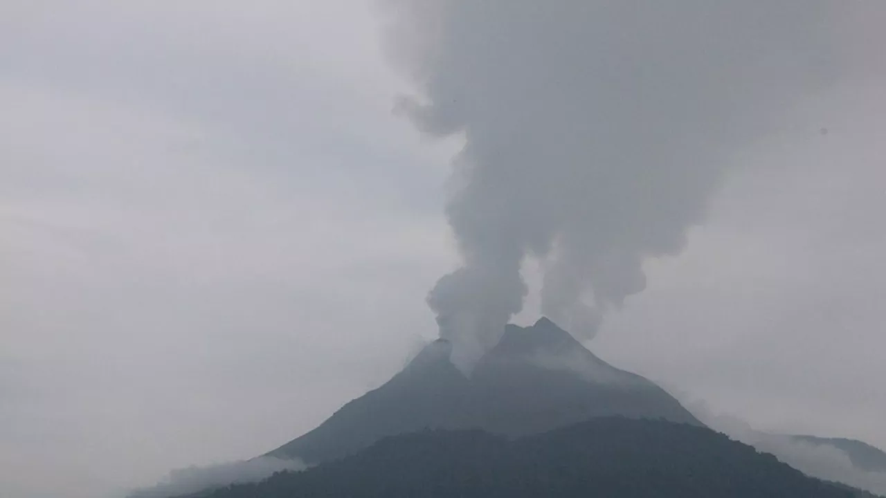 Tim PVMBG dan BNPB Datangi Gunung Lewotobi Laki-laki, Petakan Bahaya Erupsi