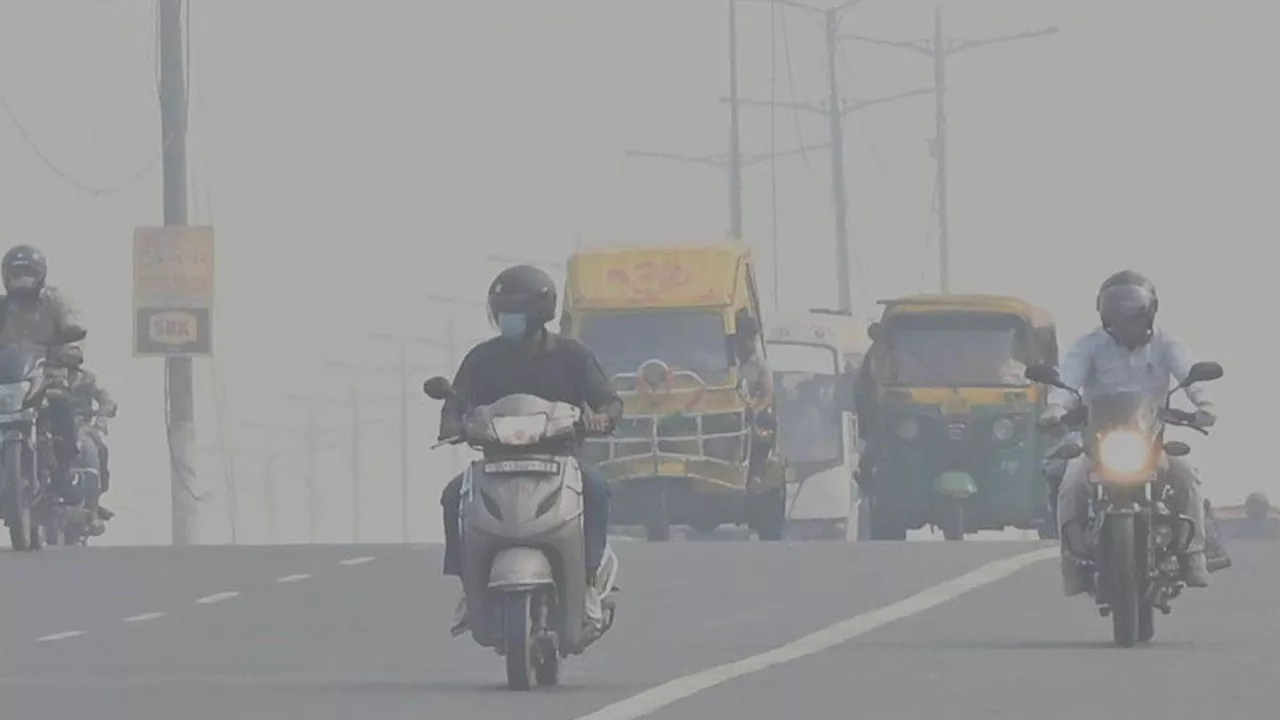 Delhi Air Pollution: स्मॉग में लिपटी दिल्ली, कई इलाकों में AQI 400 के पार; राजधानी में बढ़ रहा सांसों पर संकट