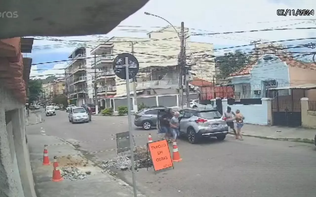 Vídeo: criminosos armados rendem motoristas em assalto na Vila da Penha