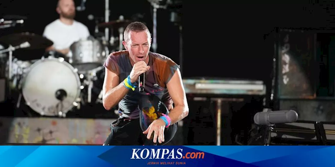 Setelah Olivia Rodrigo, Chris Martin Coldplay Terjatuh di Panggung yang Sama Saat Konser