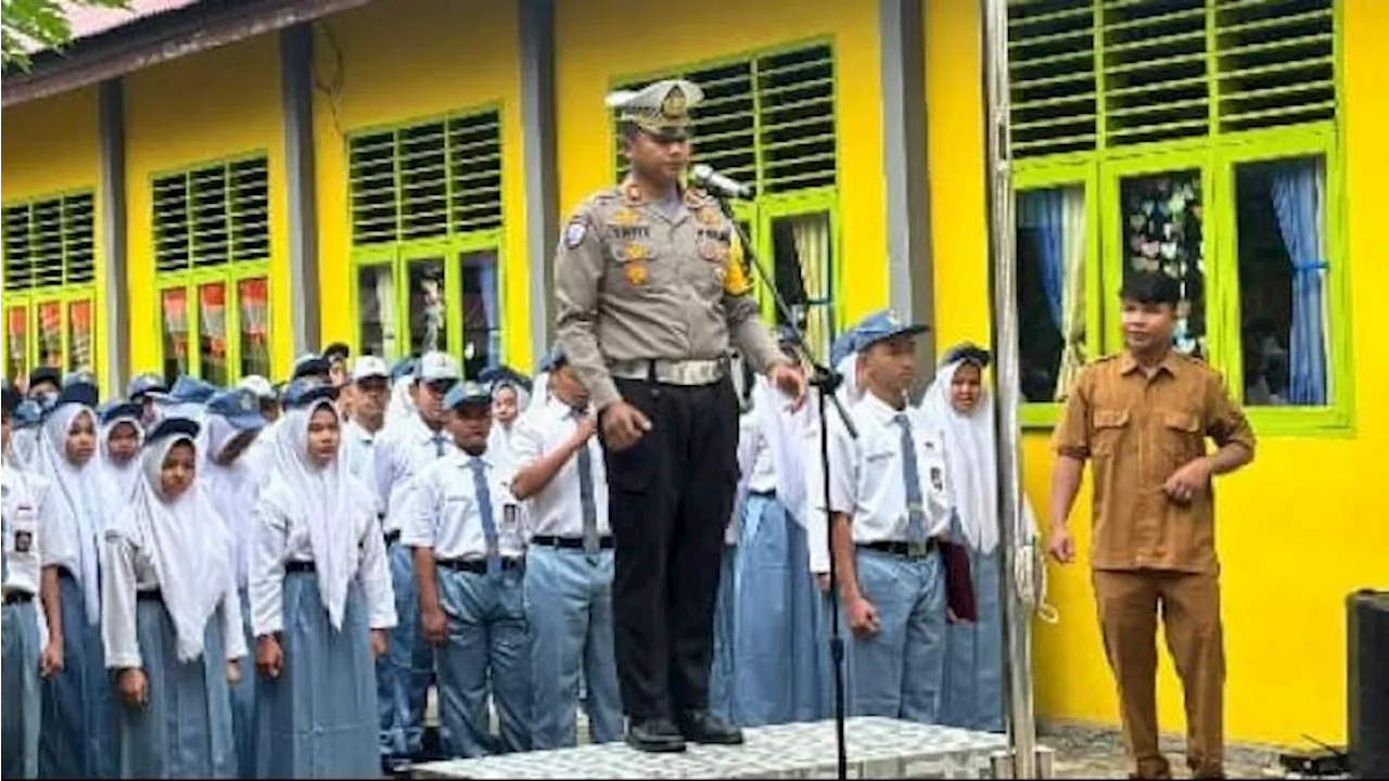 Kunjungi Sekolah SMA, Satlantas Polres Rohul Sosialisasi Tertib Berlalulintas