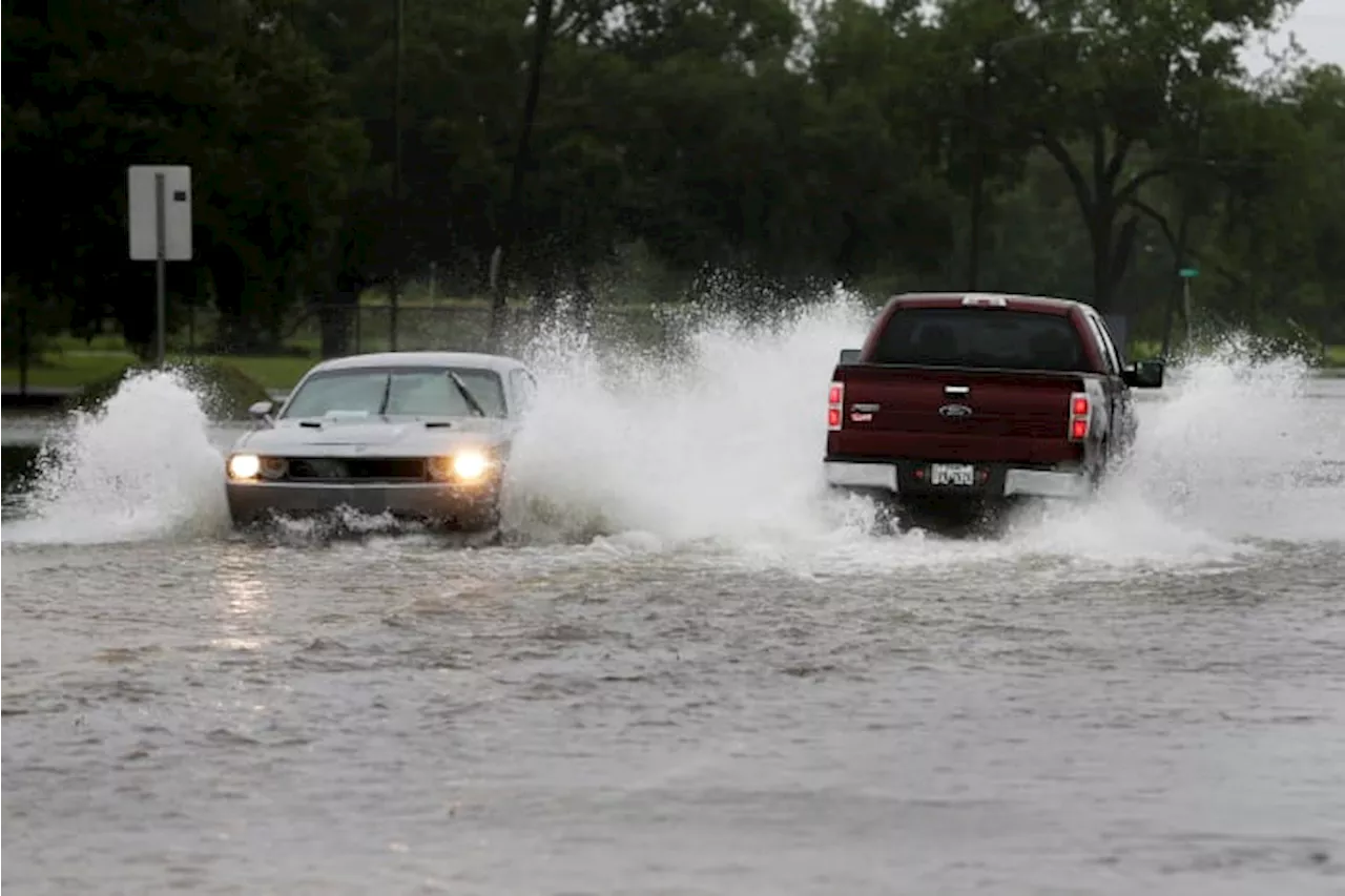 Dangers of driving on roads Houston during severe thunderstorms