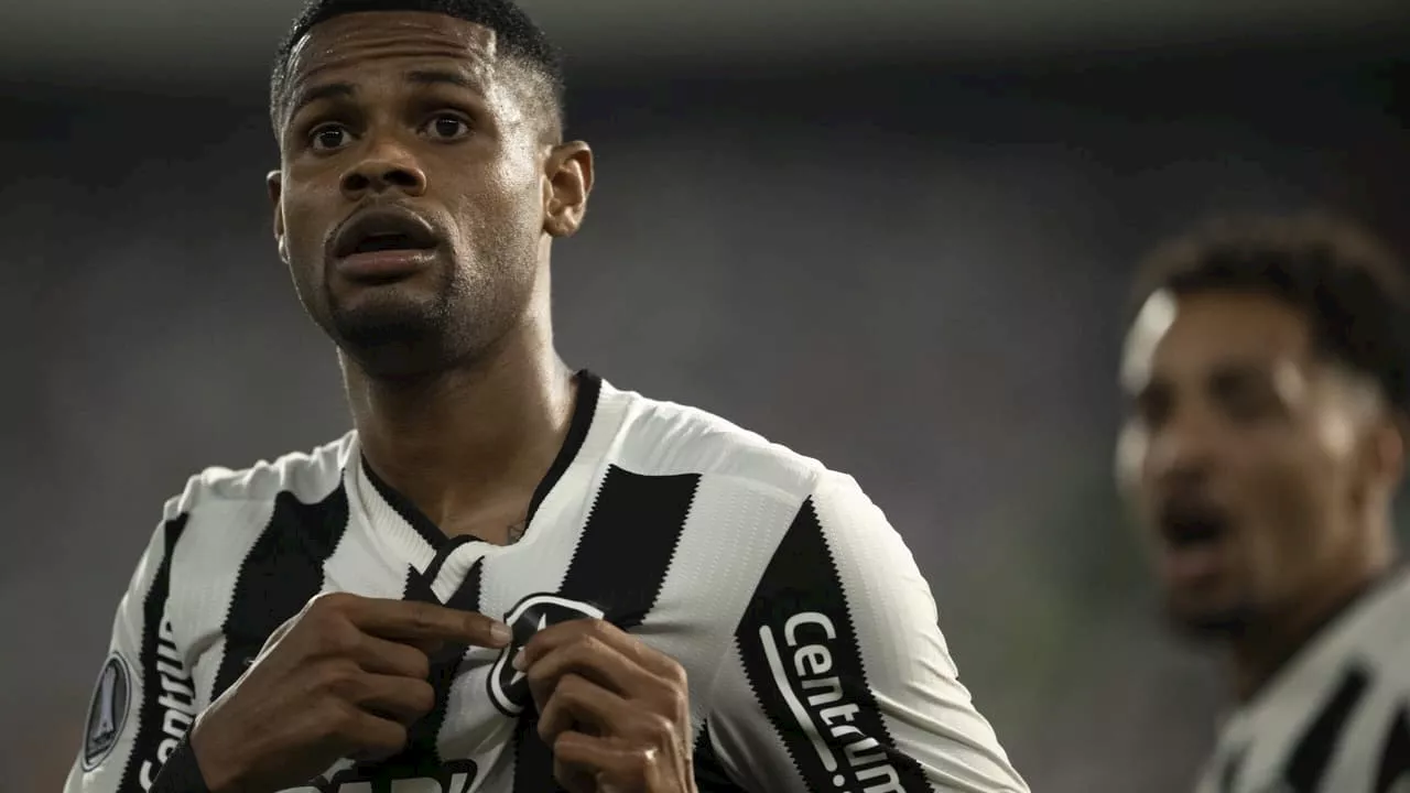 Botafogo x Vasco: Júnior Santos está relacionado para o clássico