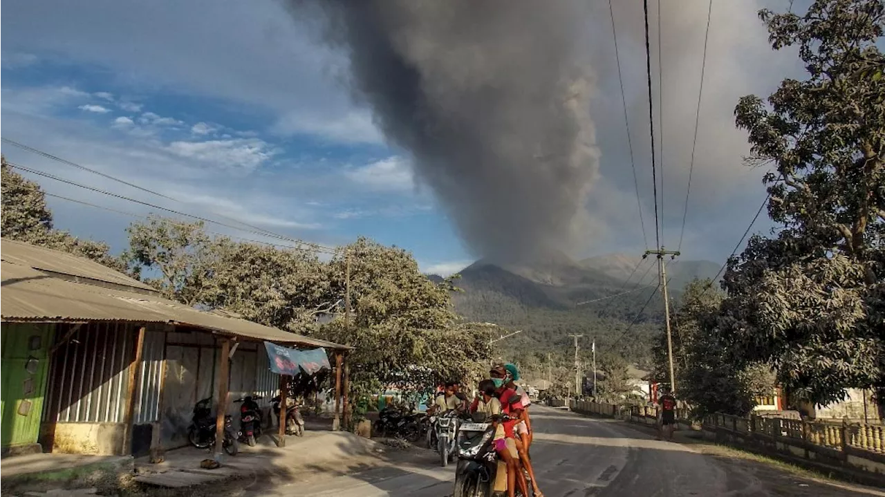 Indonésie : le volcan Lewotobi Laki-Laki encore en éruption, neuf personnes sont mortes lundi