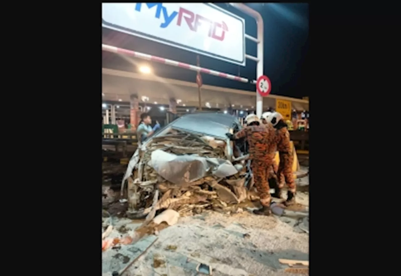 Fatal crash at Sungai Besi toll plaza: Two senior citizens killed after car hits divider