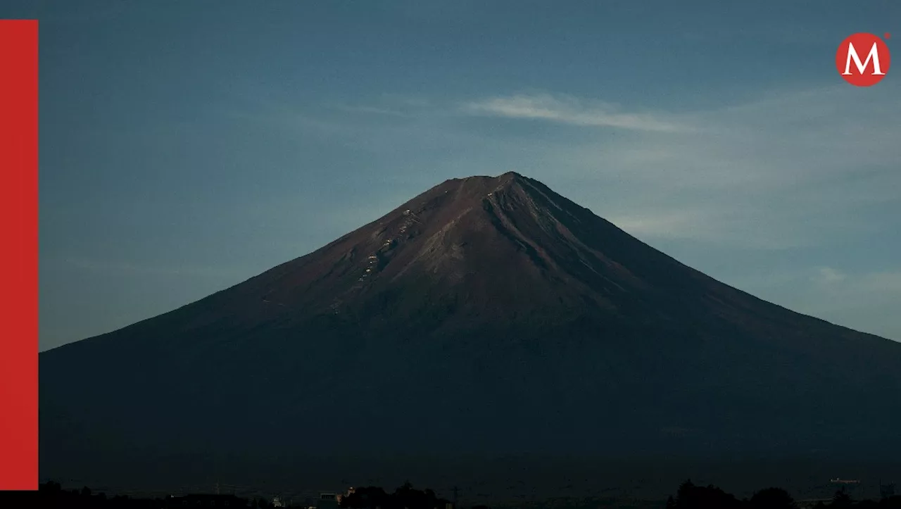 Monte Fuji sorprende por aparecer sin su capa de nieve por primera vez en 130 años