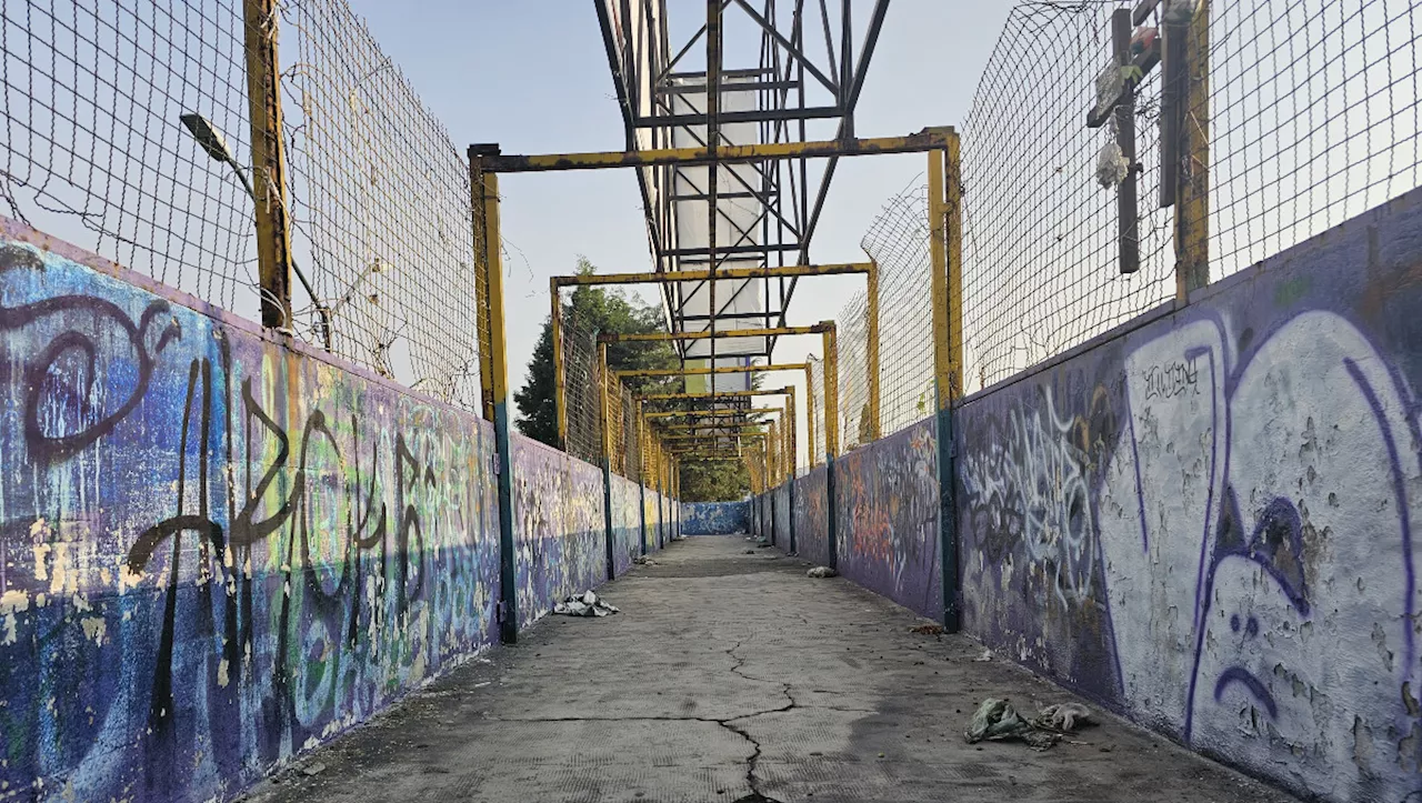 Padres de familia acusan mal uso de puente peatonal en Prolongación Reforma, Puebla