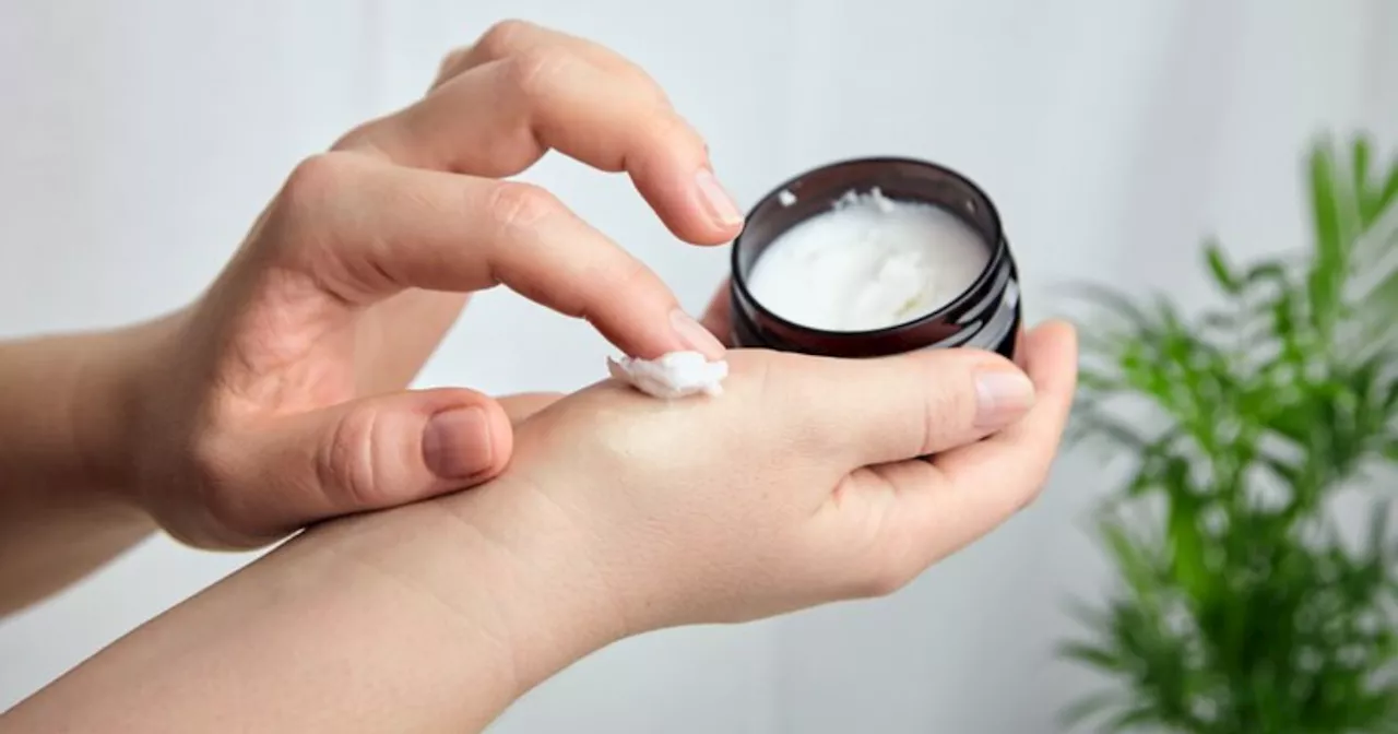 सर्दियों में ड्राईनेस दूर कर देंगी ये Skin Moisturizing Cream, स्किन बनेगी सॉफ्ट और स्मूद