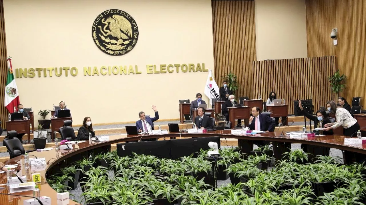 Juez multa a consejeros del INE por no frenar elección judicial