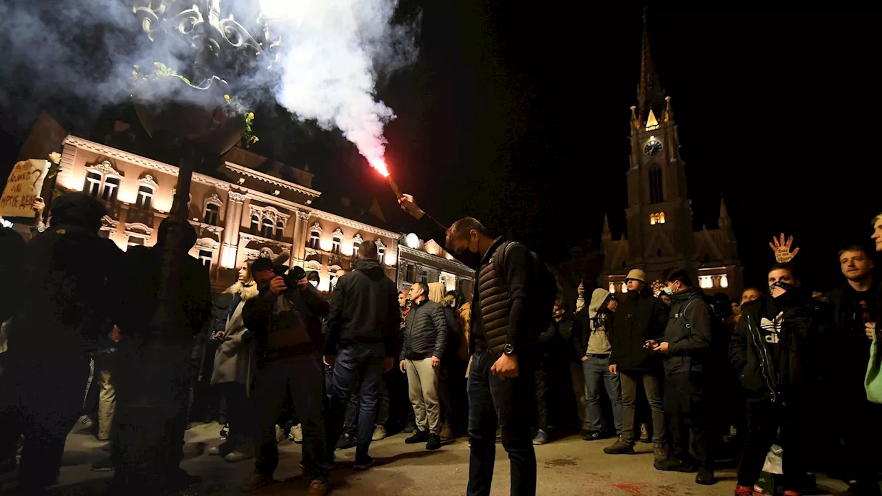 Serbie : des milliers de manifestants à Novi Sad après l’effondrement meurtrier dans une gare qui a fait 14 morts