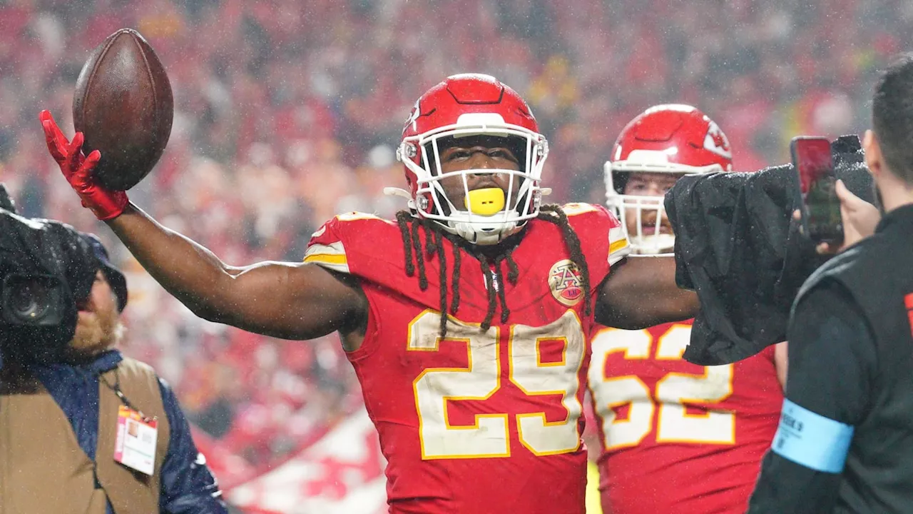 KC Chiefs' Patrick Mahomes 'Happy for' Kareem Hunt After Walk-off TD vs. Buccaneers