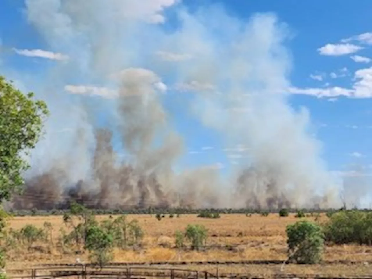 ‘Not safe to return’: Rural Queensland town under threat from large fire