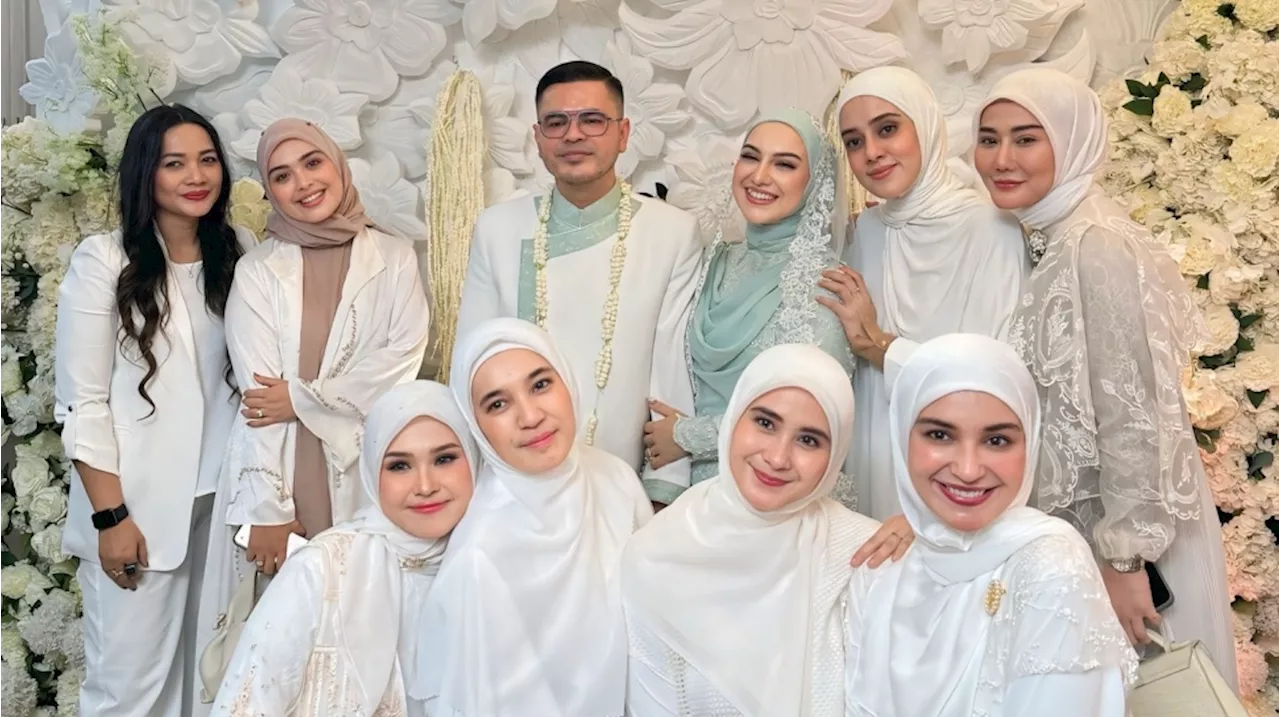 Dhini Aminarti Pamer Potret Geng Hijrah Bareng Pasangan, Irish Bella dan Haldy Sabri Curi Perhatian