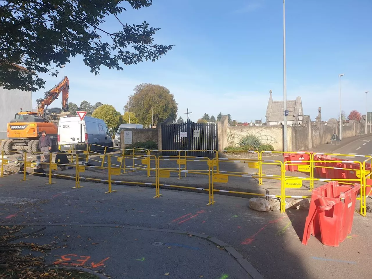 Oloron : « On s’est approché du trou et on a découvert les ossements humains », trois squelettes découverts lors de travaux à l’entrée du cimetière Sainte-Marie