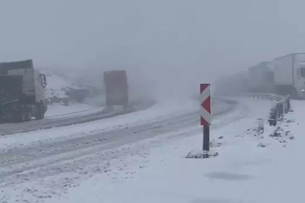 ‘Curious snow phenomenon’ may force closure of Eastern Cape roads [VIDEO]