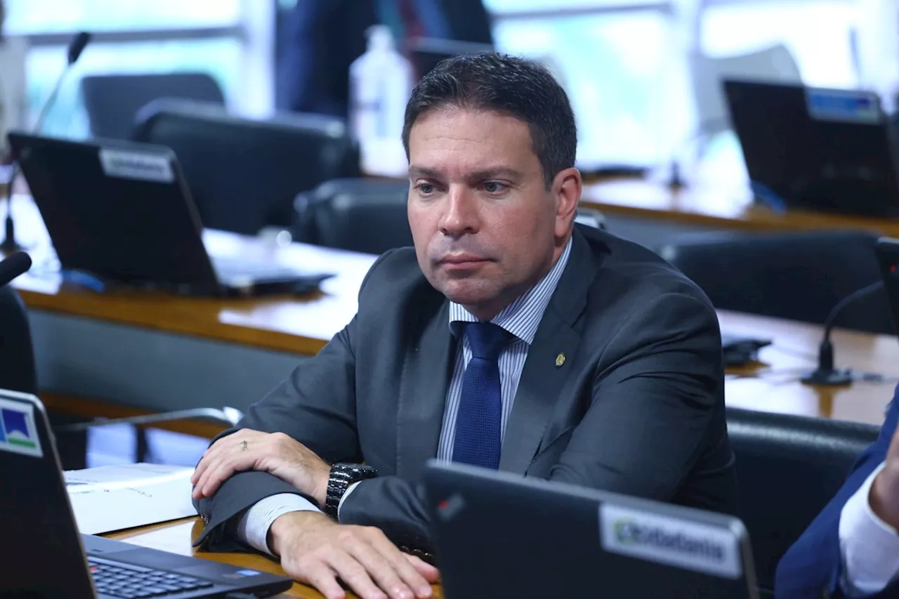 PF intima Alexandre Ramagem para depor em caso de suposto plano de golpe durante governo Bolsonaro