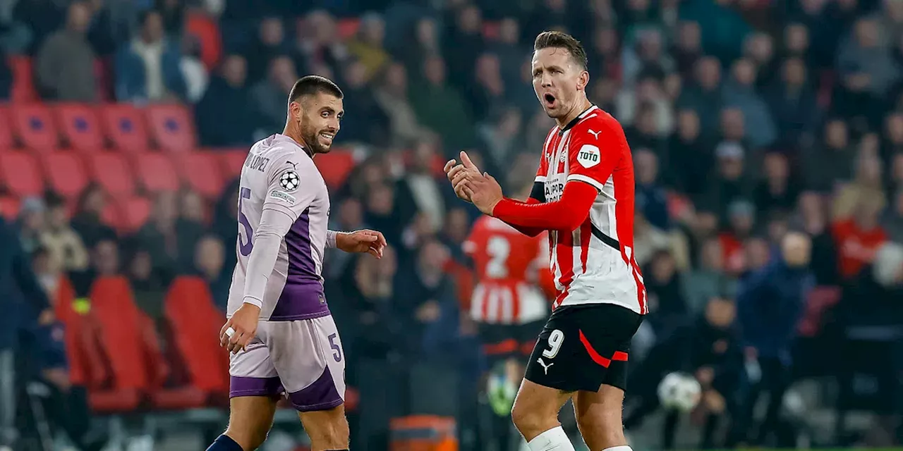 LIVE: VAR zet discutabele streep door treffer Saibari, PSV nog op 2-0