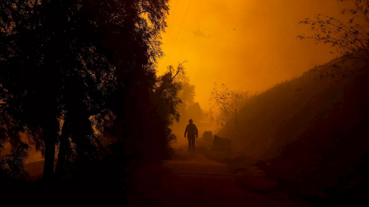 Southern California under 'extreme fire' warnings as dry, windy conditions spread 2 wildfires