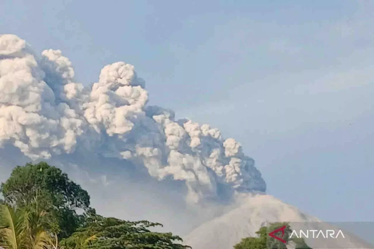 Kemenhub minta bandara pantau intensif abu vulkanik Gunung Lewotobi