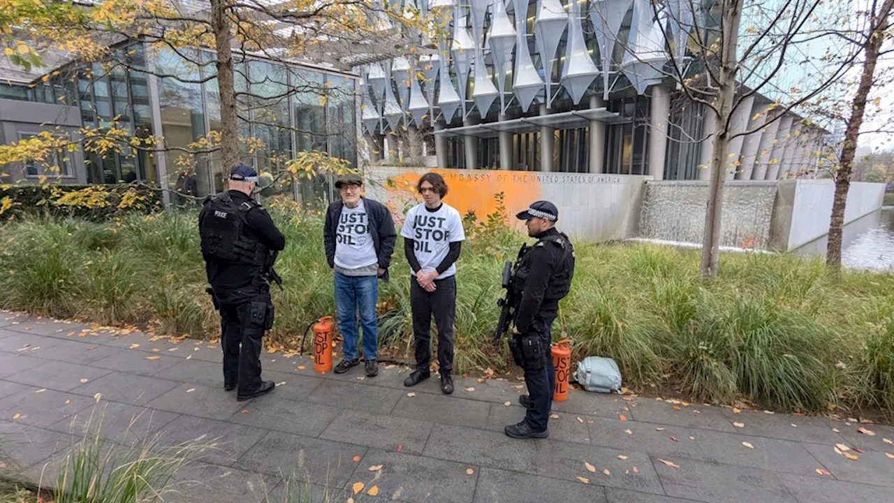 Nach Trumps Wahlsieg: Klimaaktivisten von Just Stop Oil verüben Farbanschlag auf US-Botschaft in London