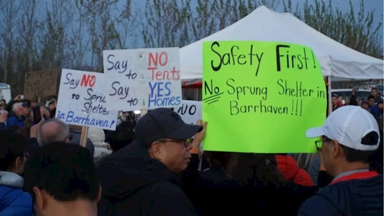 Barrhaven residents rally against tent-like shelters for asylum seekers