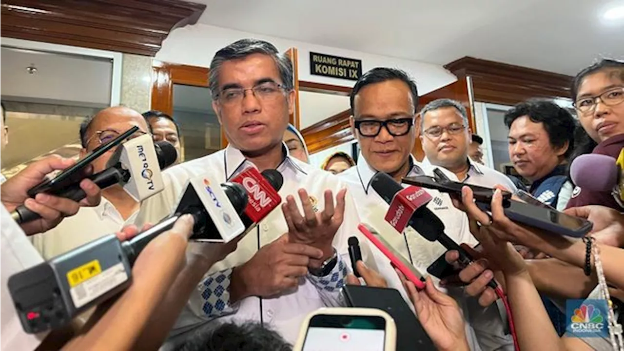 Menaker Kasih Bocoran Terbaru, Pengumuman UMP 2025 Batal Besok?