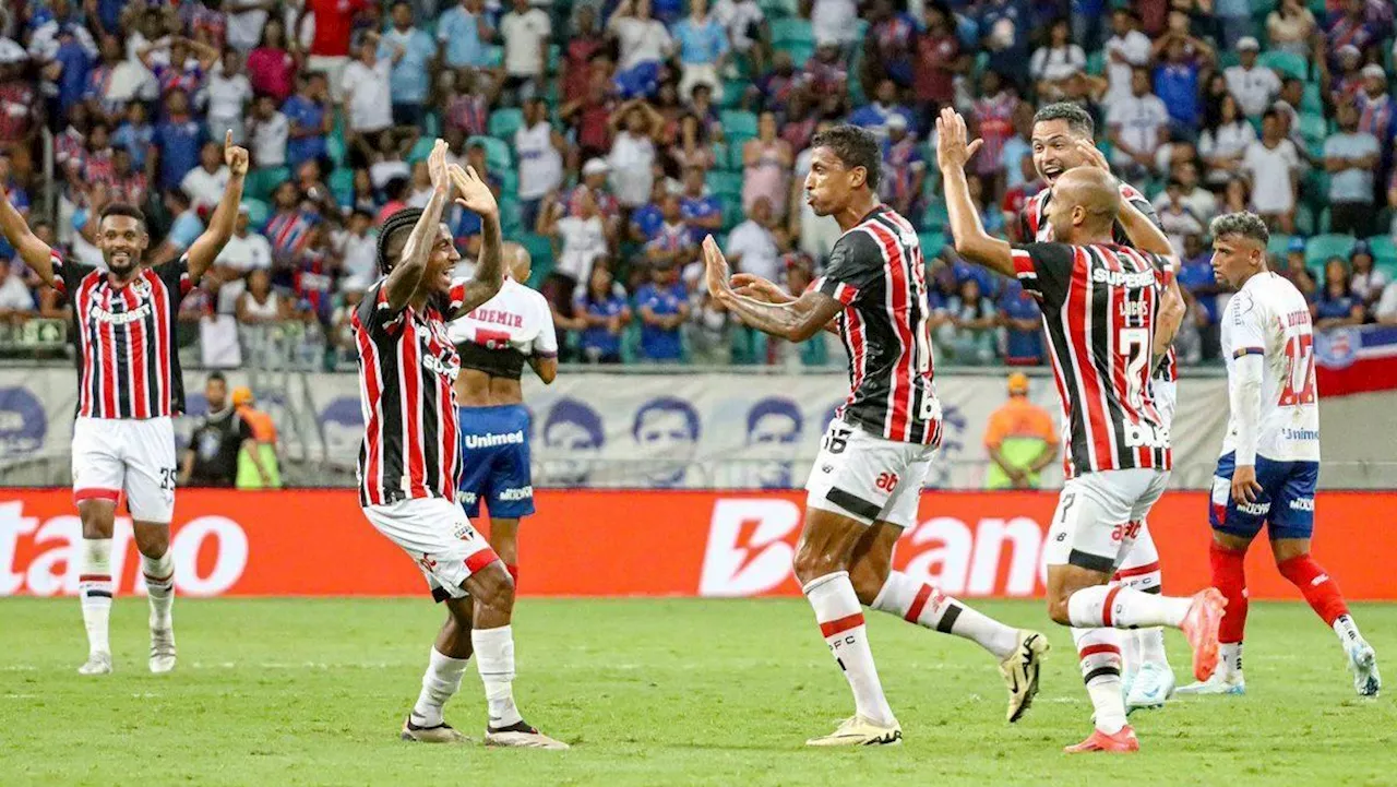 São Paulo atropela Bahia e mantém tabu contra Ceni após falha bizarra de goleiro