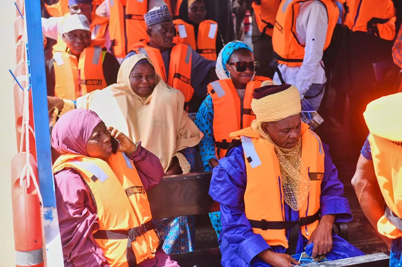 Niger Govt presents five metal boats to riverine communities