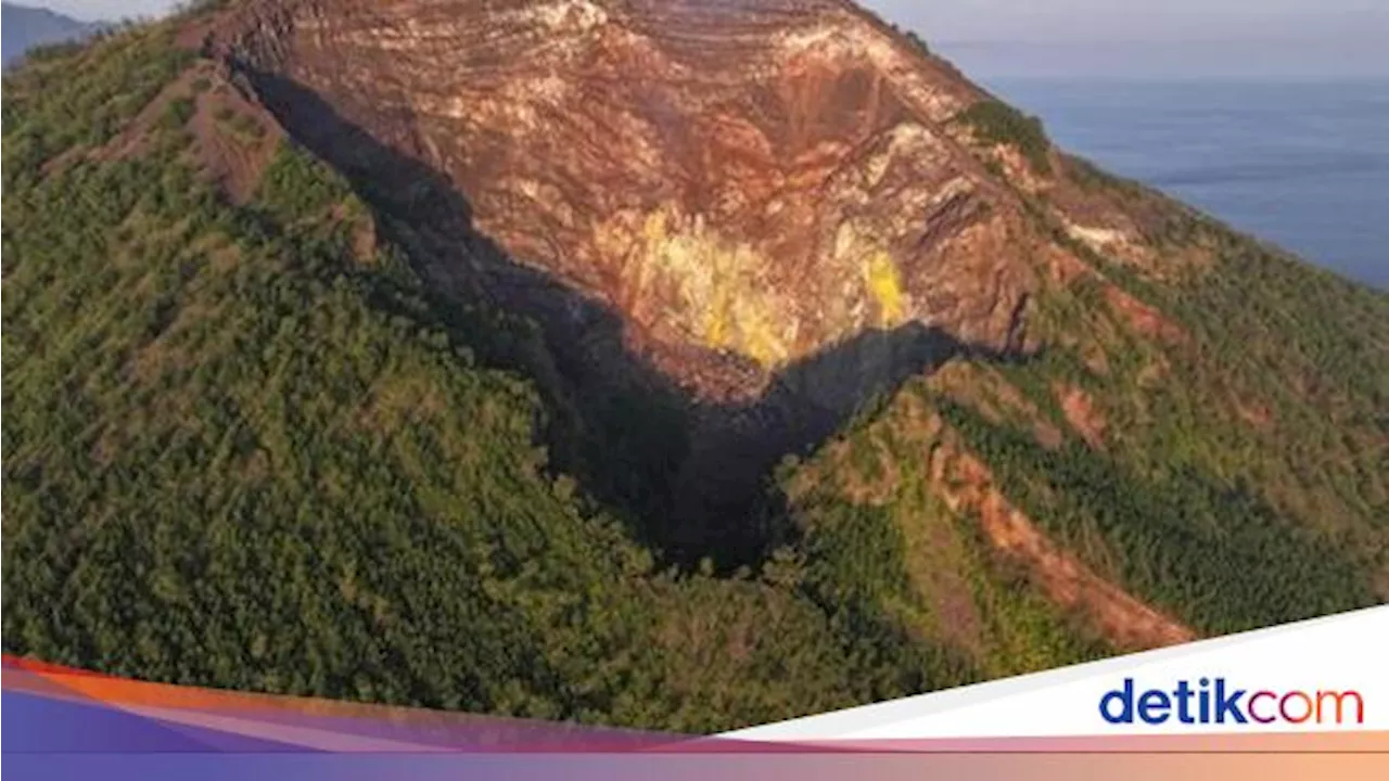 Gunung Iya di Ende NTT Naik Status Jadi Siaga, Potensi Erupsi Mengintai