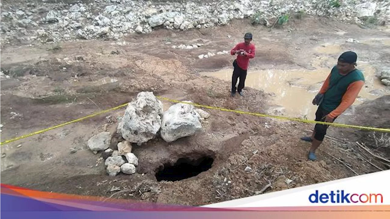 Tanda Tanya Lubang Misterius yang Sedot Air Sungai Kalisat hingga Mengering