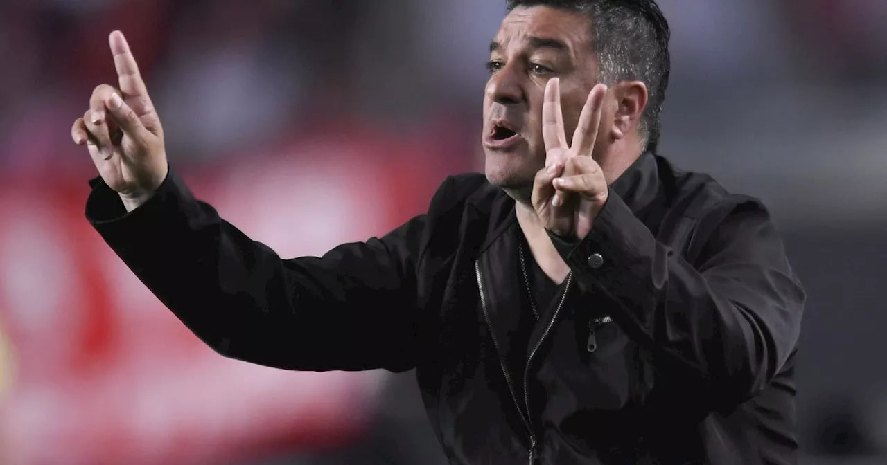 El entrenador que le ganó una final al River de Gallardo y seguirá dirigiendo en el Ascenso
