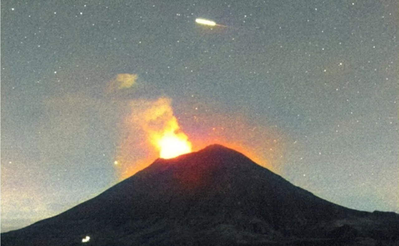 VIDEO: Captan enorme luz pasar sobre el volcán Popocatépetl; usuarios aseguran que es un OVNI