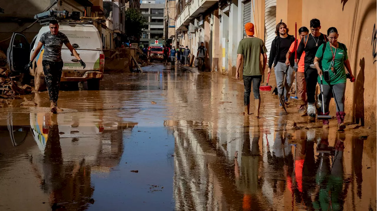 Inondations meurtrières en Espagne : après la catastrophe, les divisions politiques et le partage des compéten