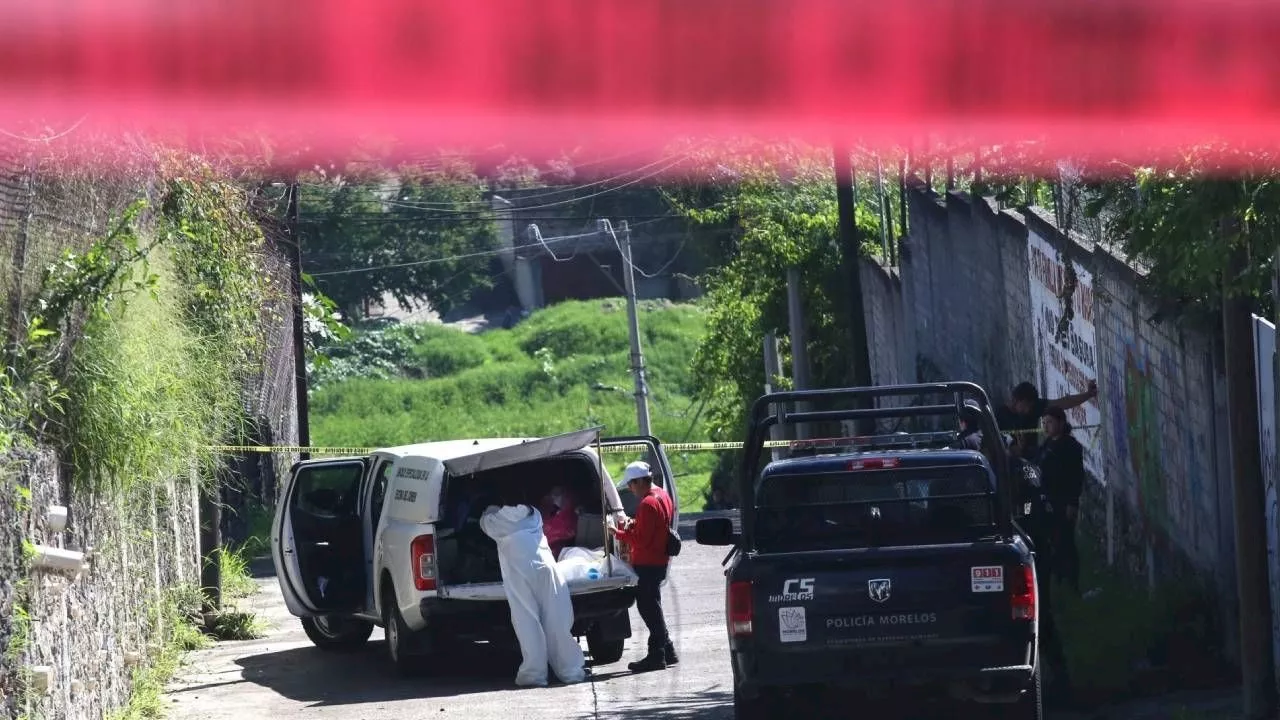 Pareja de motociclistas abandona cadáver de bebé recién nacida en terreno baldío de Chimalhuacán