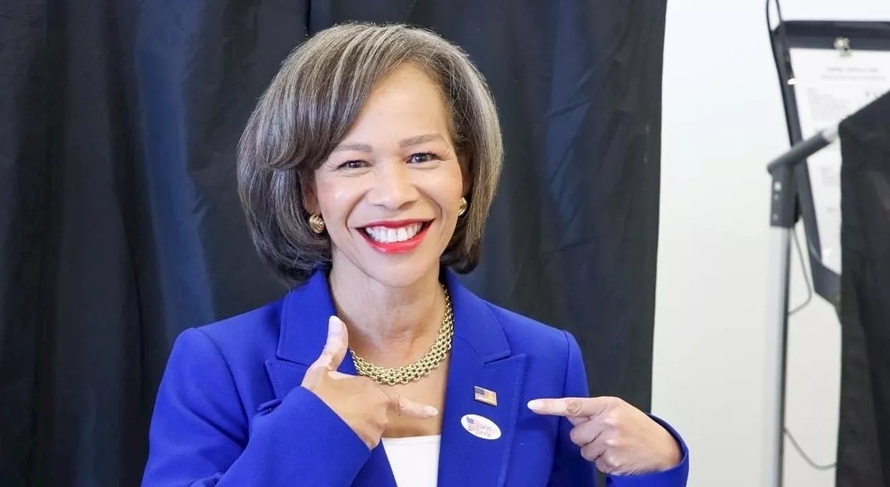 Lisa Blunt Rochester, chi è la prima donna afroamericana eletta al Senato: di parte democratica, è cresciuta i