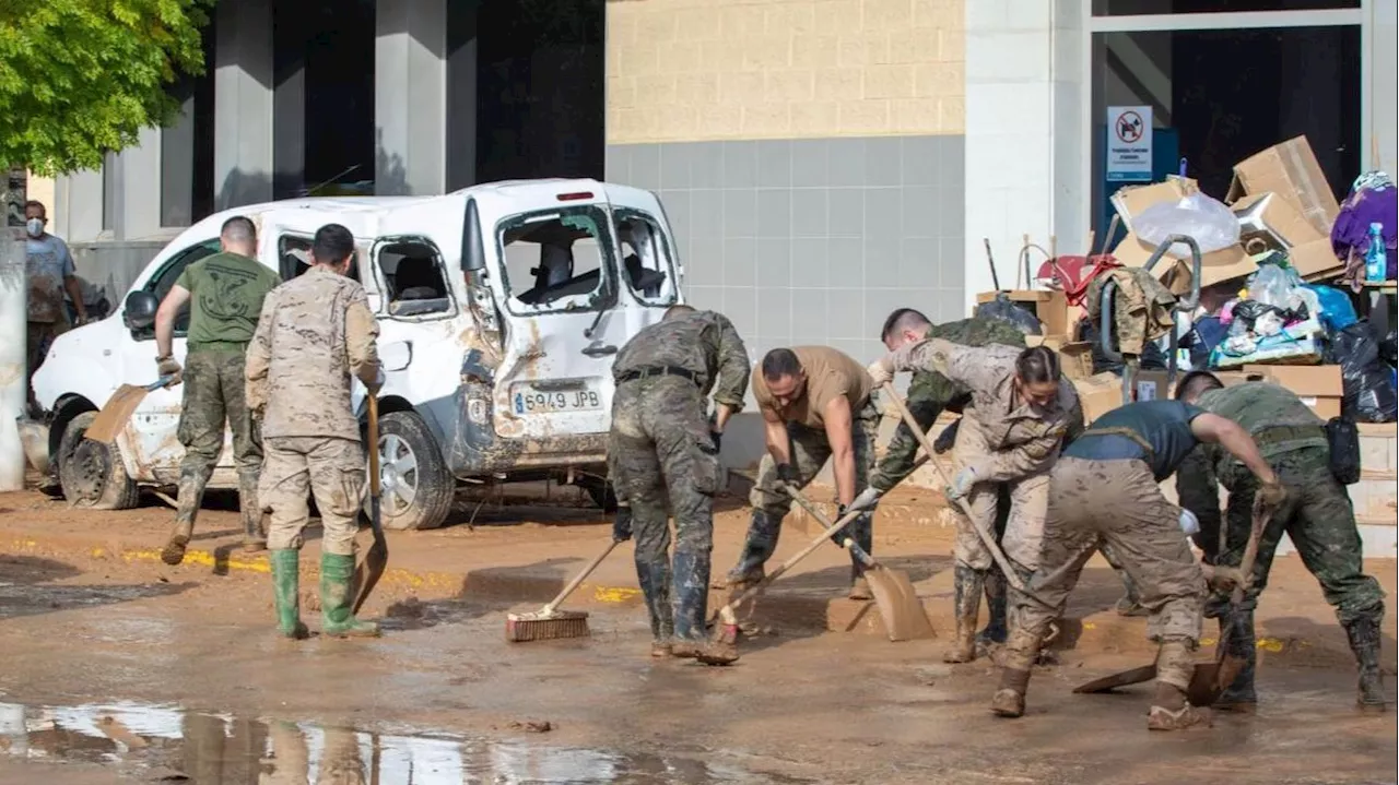 Casa Real muestra las labores de la Guardia Real en las zonas afectadas por la DANA