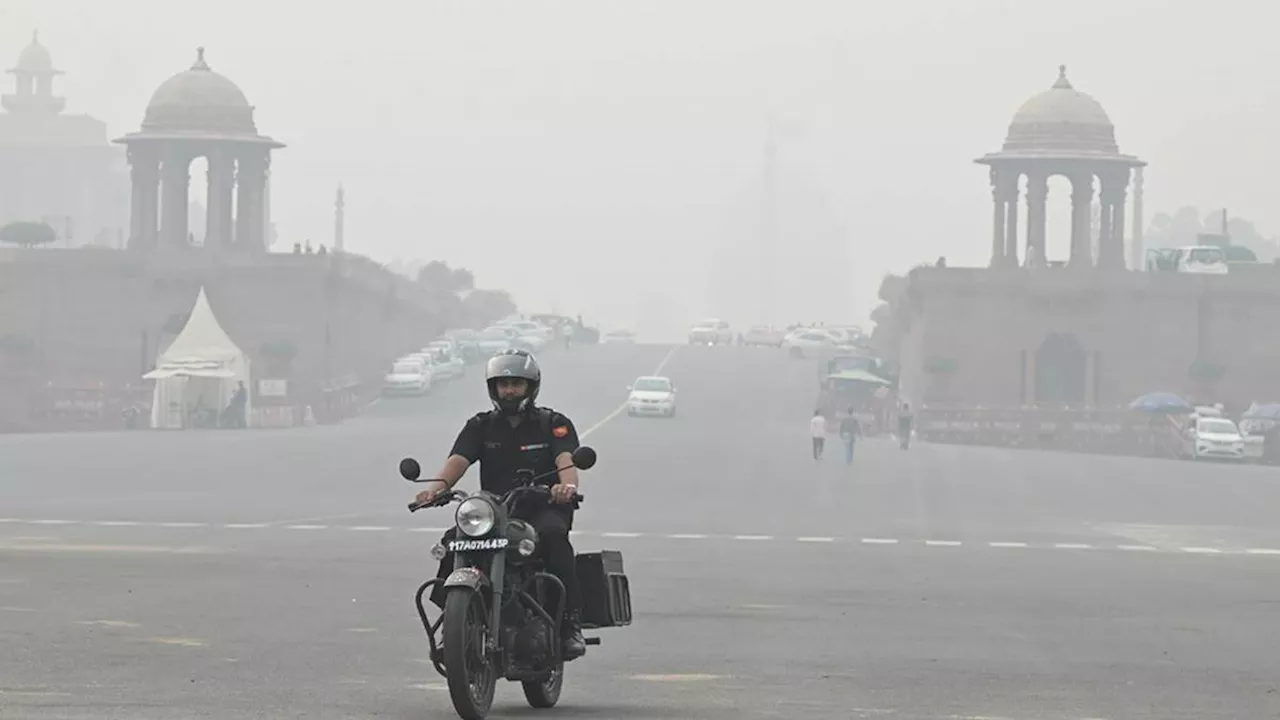 दिल्ली में सांसों पर संकट: आनंद विहार का AQI 762, कई इलाकों में हालात गंभीर; जहरीली हवा में सांस ले रहे दिल्लीवासी